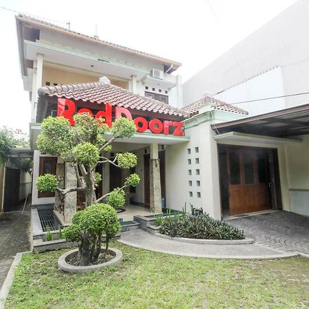 RedDoorz plus @ Tegal Panggung Yogyakarta Exterior foto