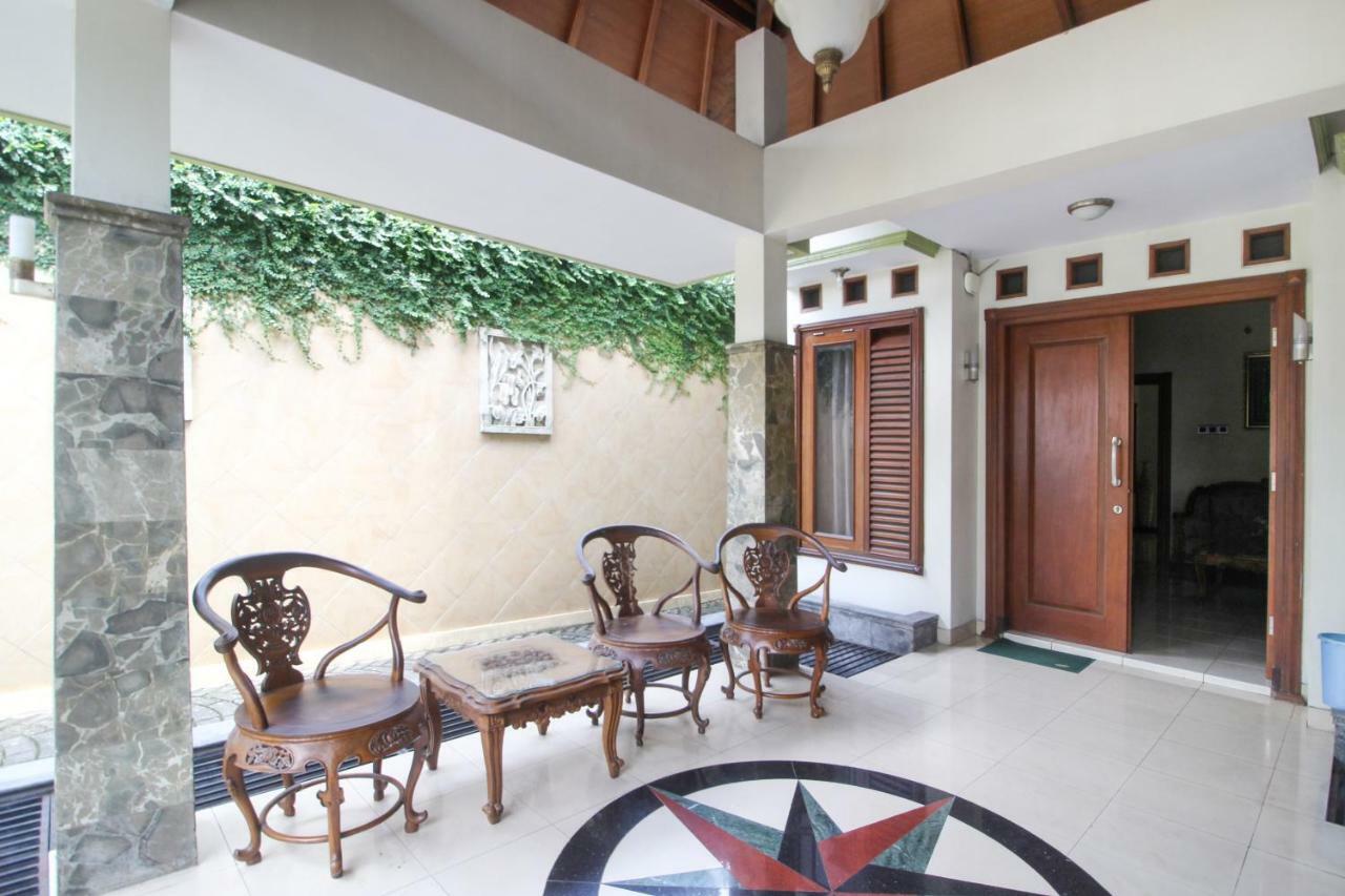 RedDoorz plus @ Tegal Panggung Yogyakarta Exterior foto