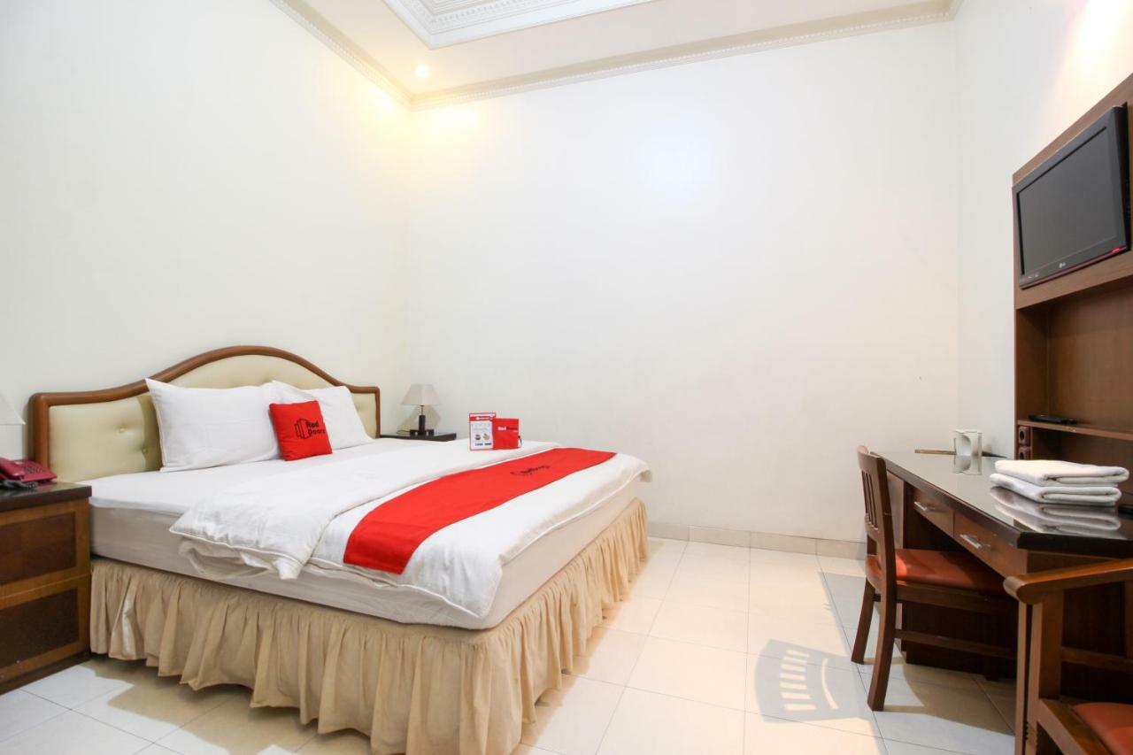 RedDoorz plus @ Tegal Panggung Yogyakarta Exterior foto