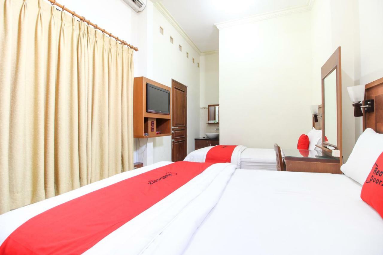 RedDoorz plus @ Tegal Panggung Yogyakarta Exterior foto