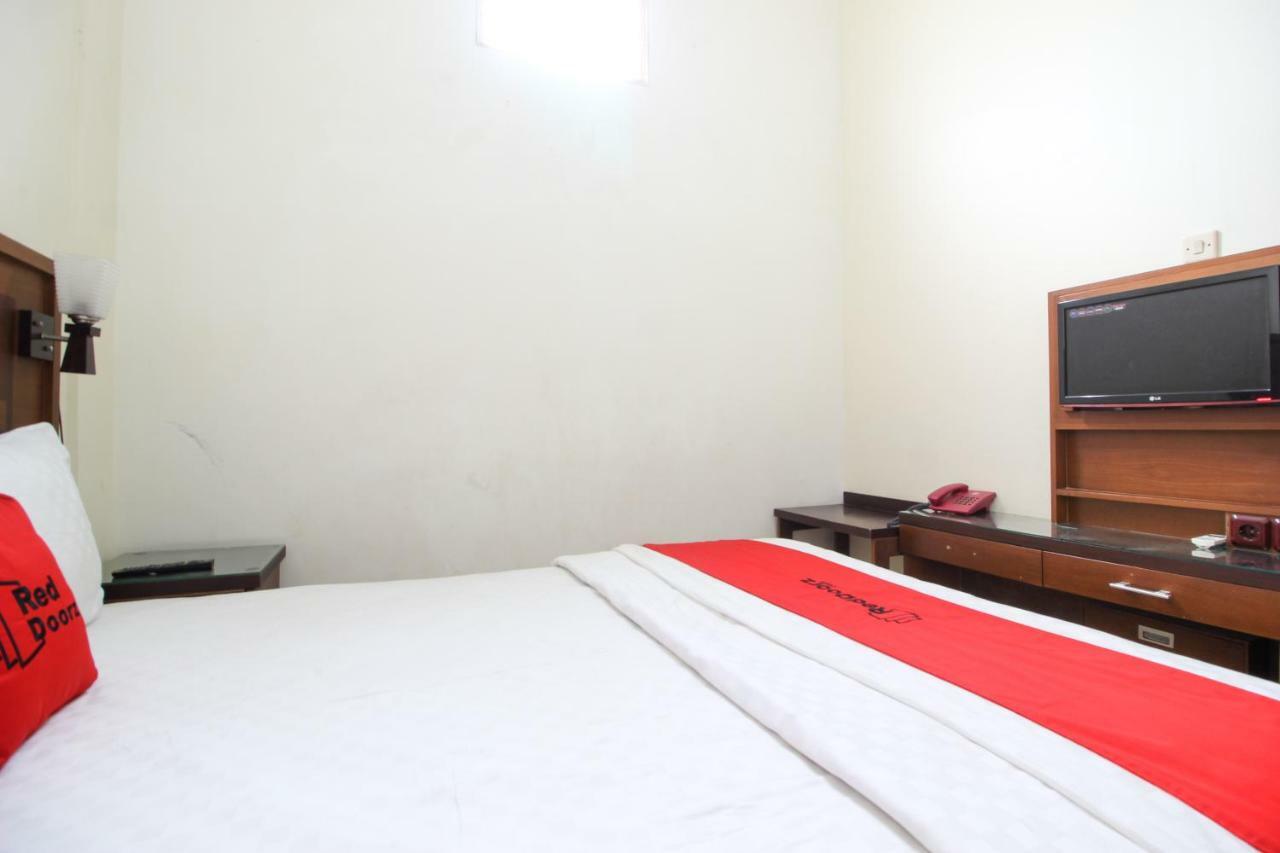 RedDoorz plus @ Tegal Panggung Yogyakarta Exterior foto