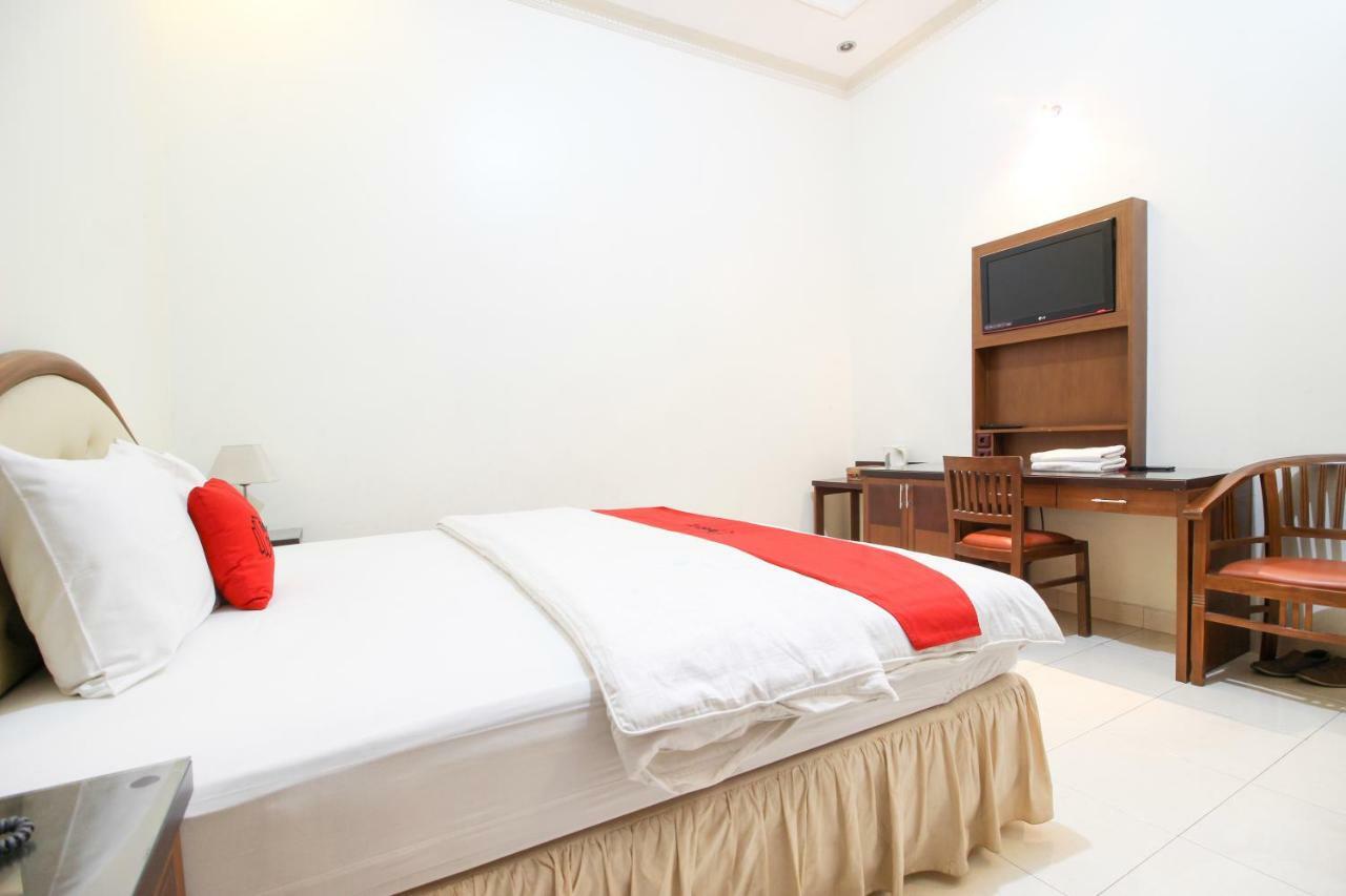 RedDoorz plus @ Tegal Panggung Yogyakarta Exterior foto
