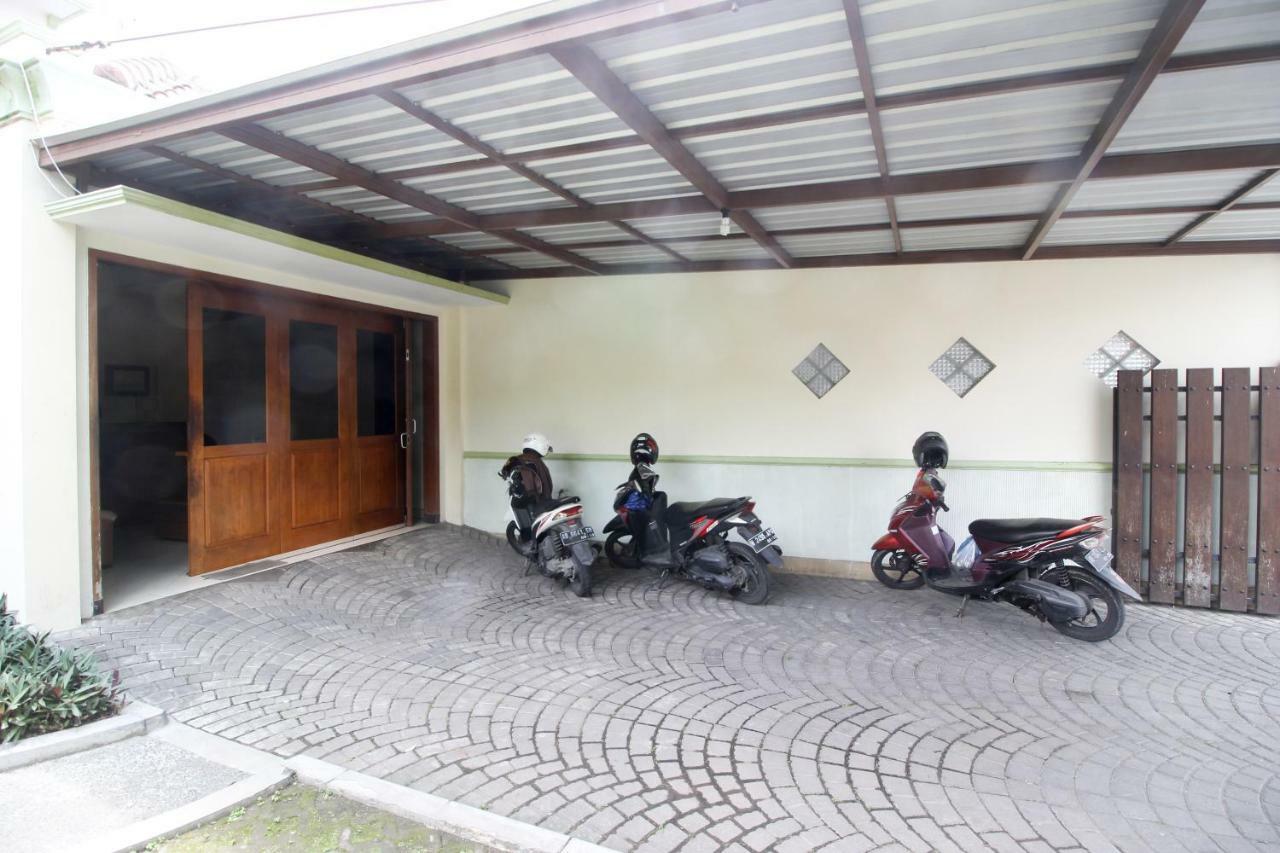 RedDoorz plus @ Tegal Panggung Yogyakarta Exterior foto